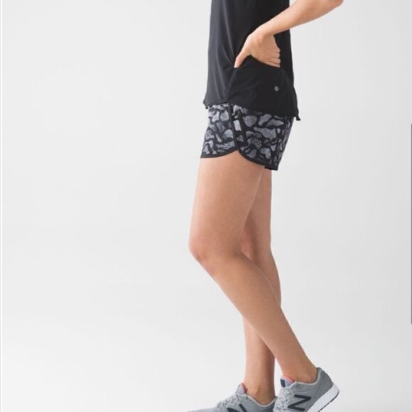 Lululemon Tracker Short Mini Warp White Black - Picture 5 of 14